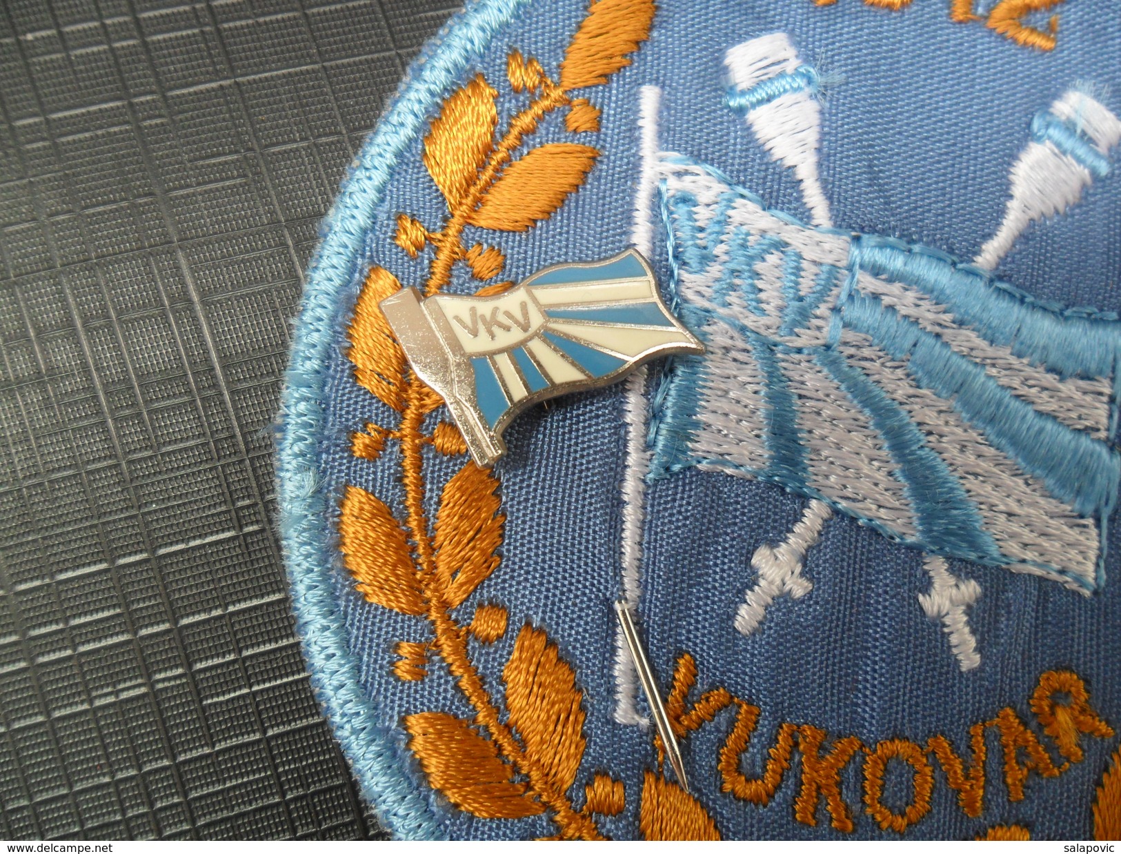 KAYAK & CANOE CLUB - VKV VUKOVAR (Croatia) OLD   Stitching  PATCHES AND PINS - Aviron