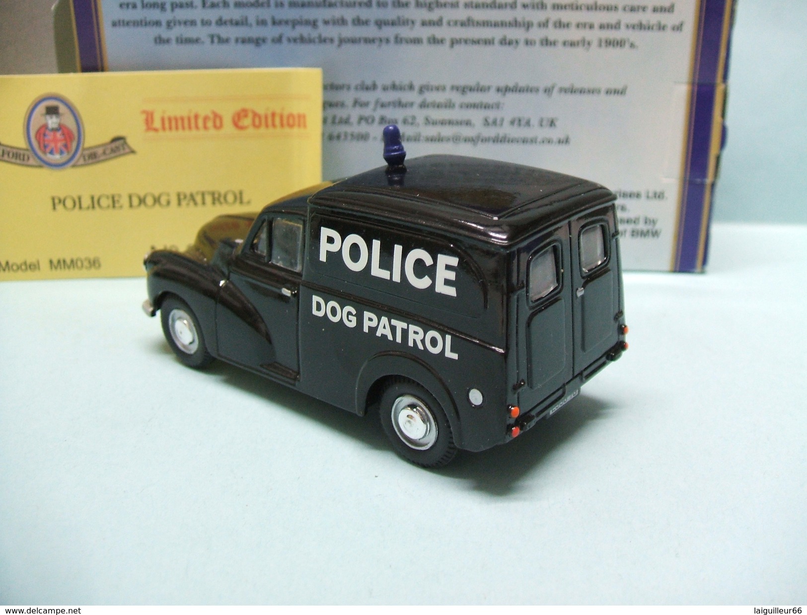 Oxford - MORRIS MINOR 1000 Van POLICE DOG PATROL Réf. MM036 BO 1/43 - Vrachtwagens