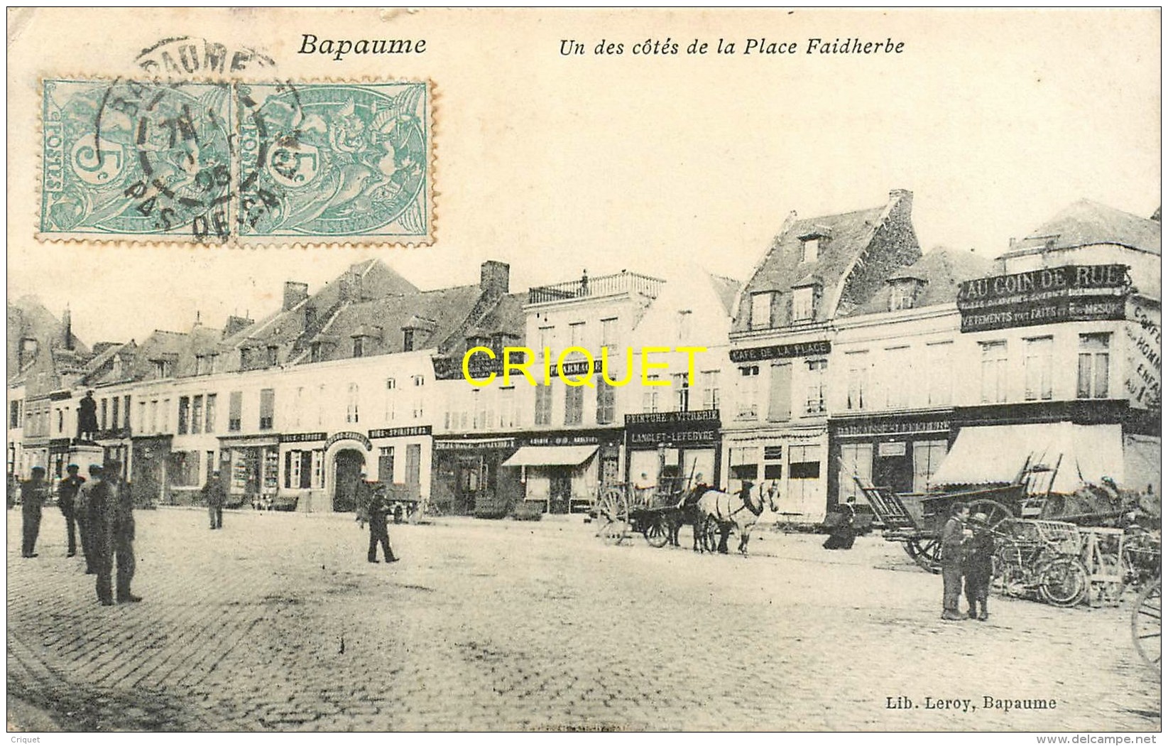 62 Bapaume, Un Des Côtés De La Place Faidherbe, Animée, Charrettes..., Affranchie 1905 - Bapaume