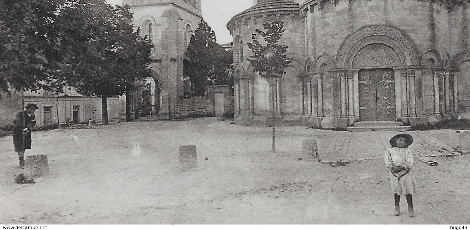 ST MICHEL D'ENTRAYGUES  - N° 311 Bis - FACADE DE L'EGLISE OCTOGONALE AVEC ENFANT - CPA NON VOYAGEE - Sonstige & Ohne Zuordnung