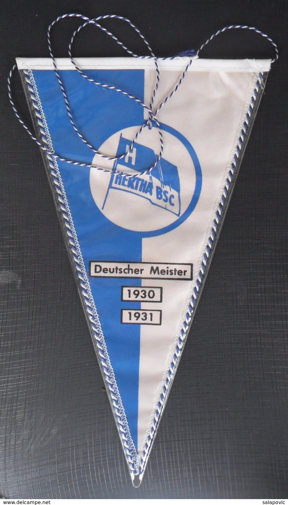 HERTHA BERLIN DEUTSCHER MEISTER 1930,1931 GERMANY FOOTBALL CLUB CALCIO OLD PENNANT - Habillement, Souvenirs & Autres