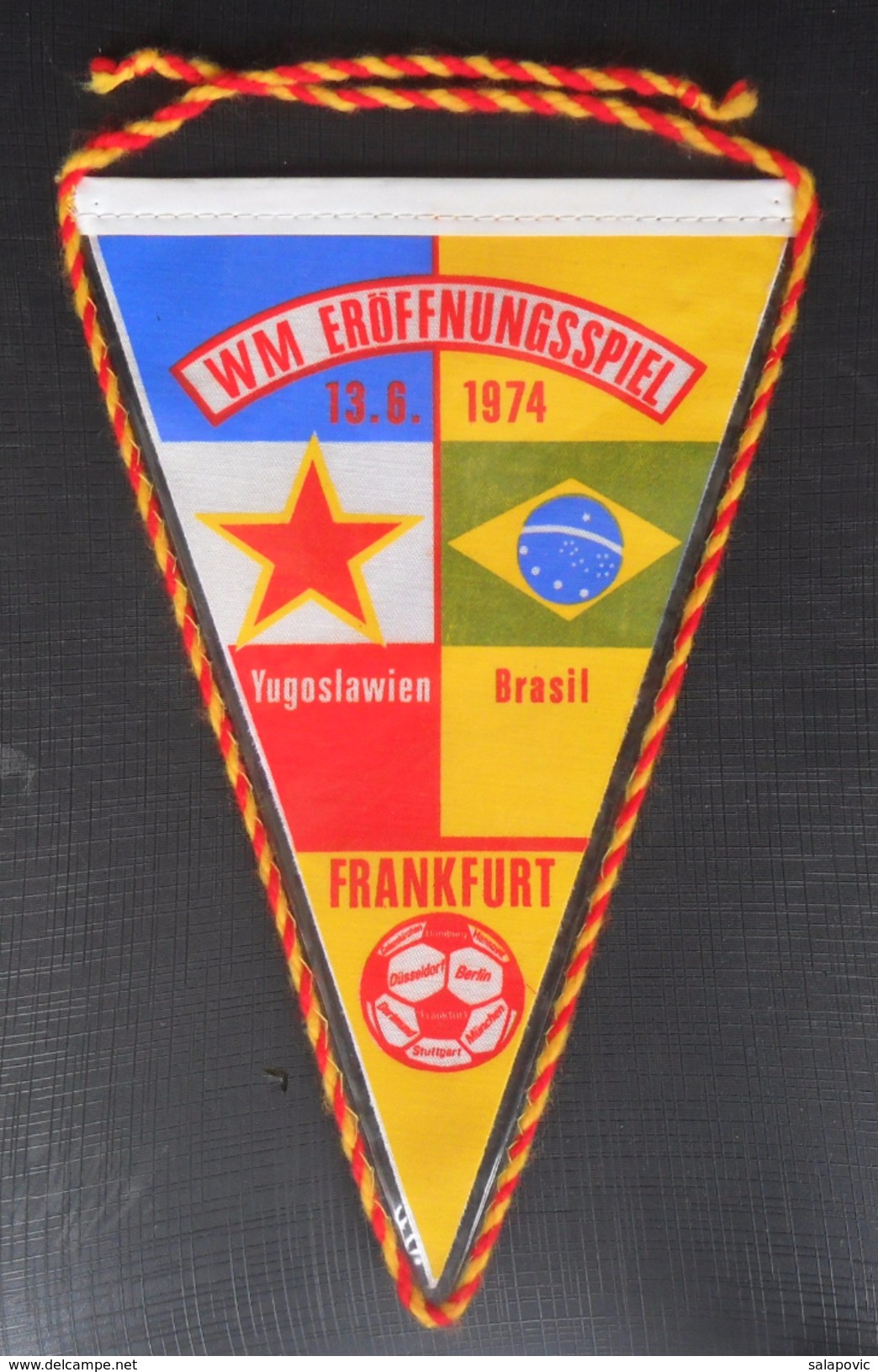 World Cup GERMANY 1974 JUGOSLAWIEN Vs BRAZIL 13.6.1974 FOOTBALL CLUB CALCIO OLD PENNANT - Bekleidung, Souvenirs Und Sonstige