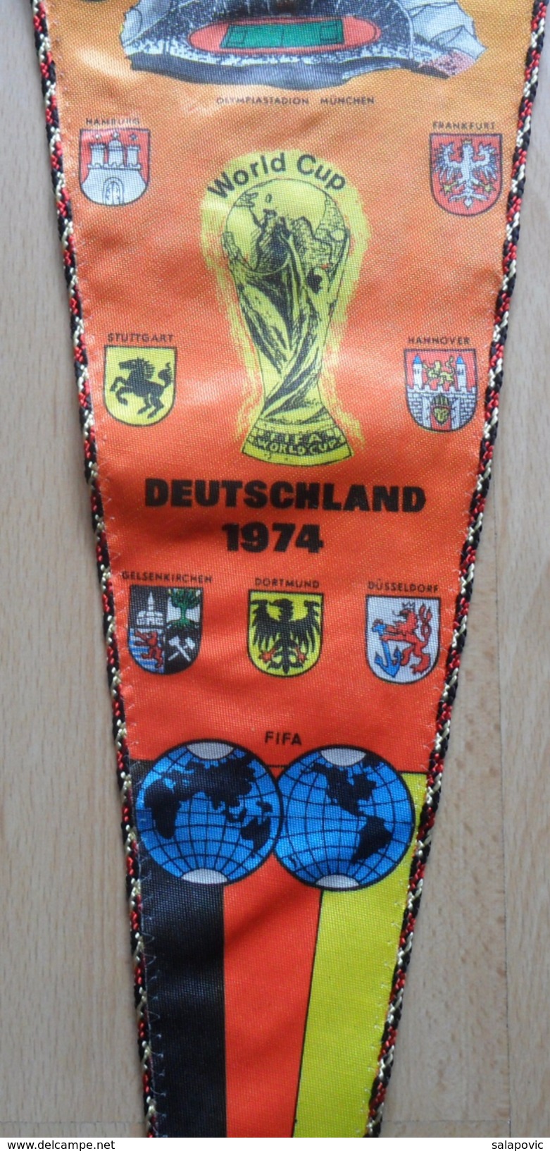 FUßBALL WELTMEISTERSCHAFT DEUTSCHLAND 1974, FOOTBALL WORLD CHAMPIONSHIP GERMANY 1974 OLD PENNANT - Habillement, Souvenirs & Autres