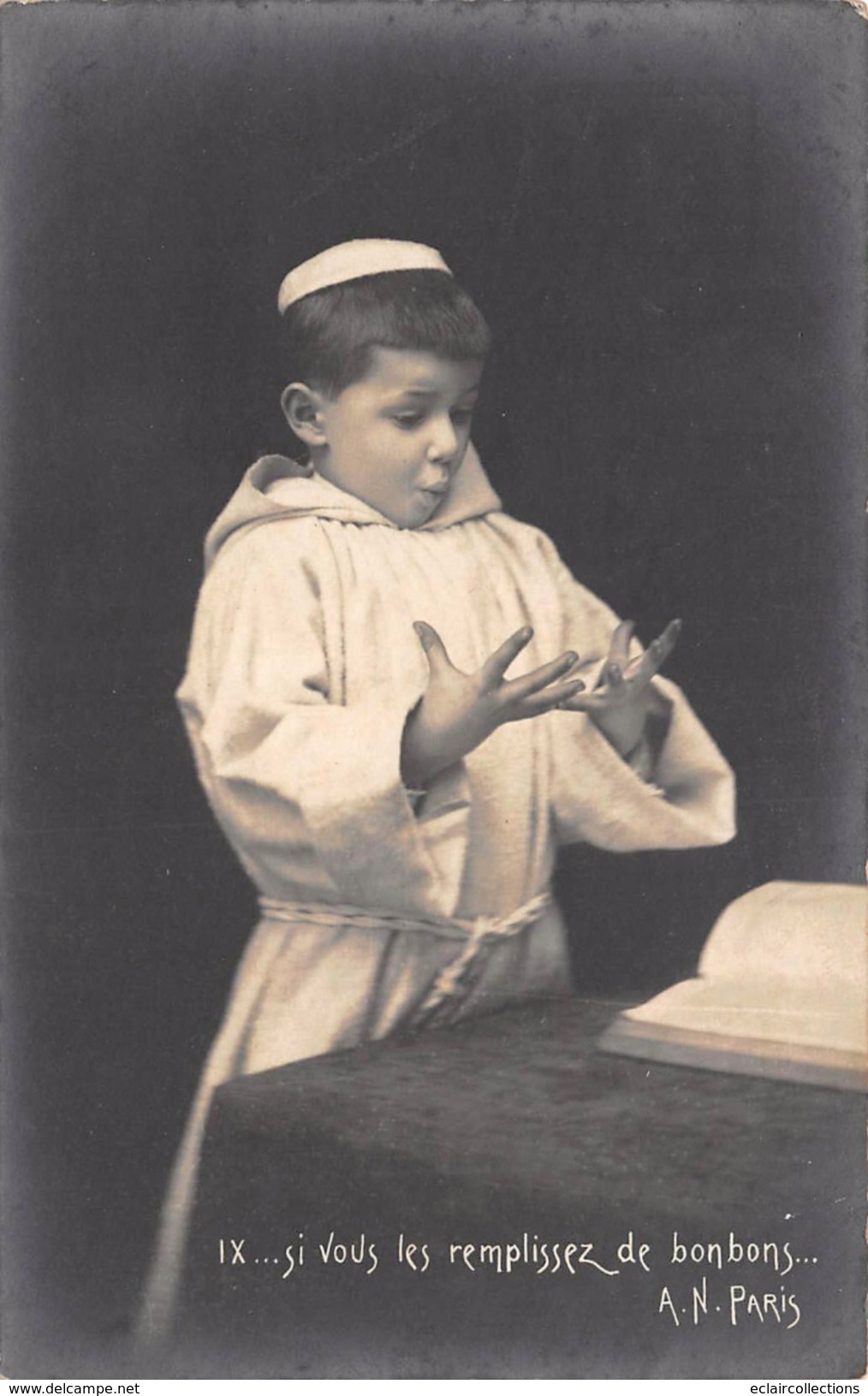 Religion . Série. Suite de  9  cartes.  Enfant de choeur