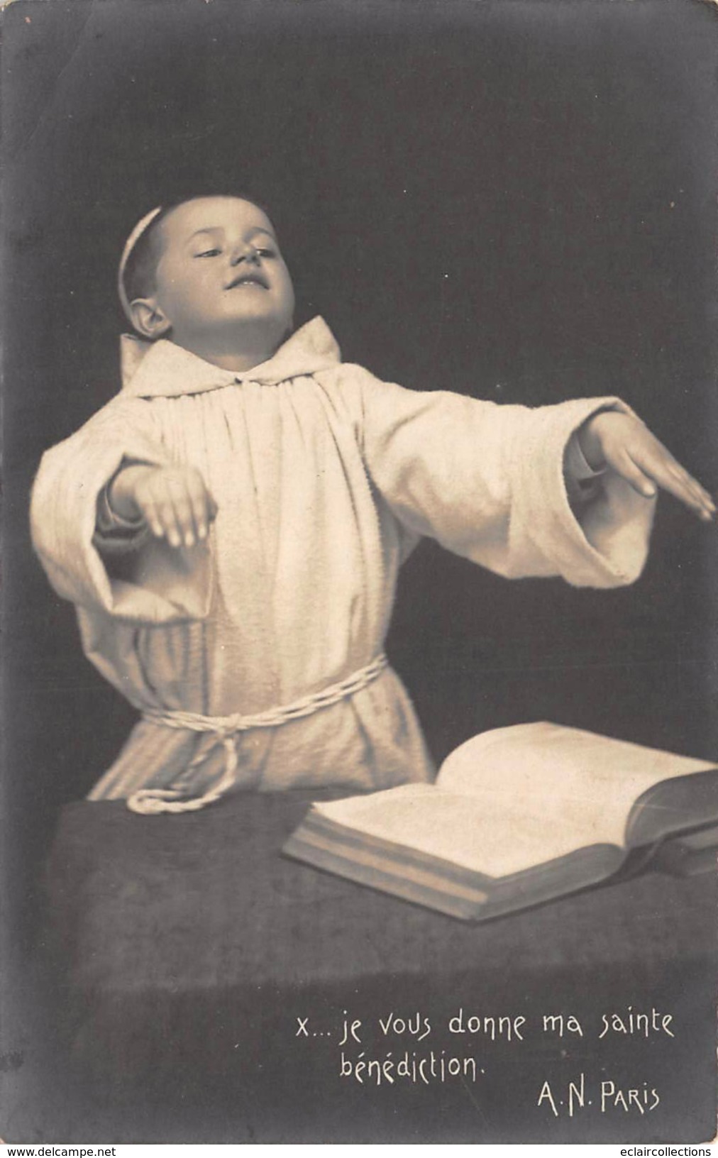 Religion . Série. Suite de  9  cartes.  Enfant de choeur