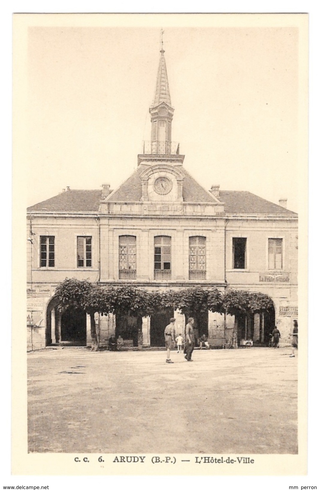 (14097-64) Arudy - L' Hôtel De Ville - Animée - Arudy