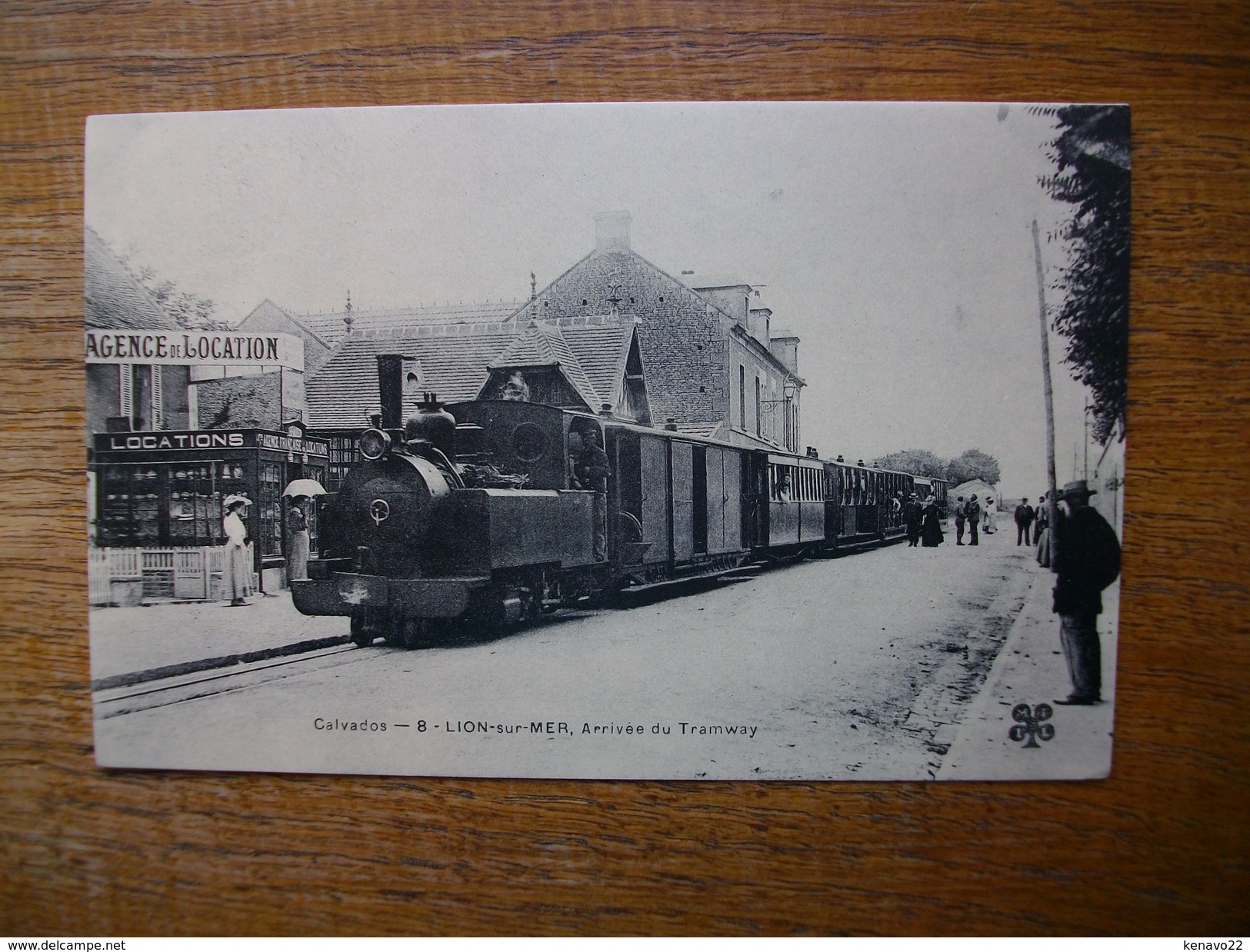 Réédition , Lion-sur-mer , Arrivée Du Tramway "" Carte Avec Belle Animation "" - Autres & Non Classés