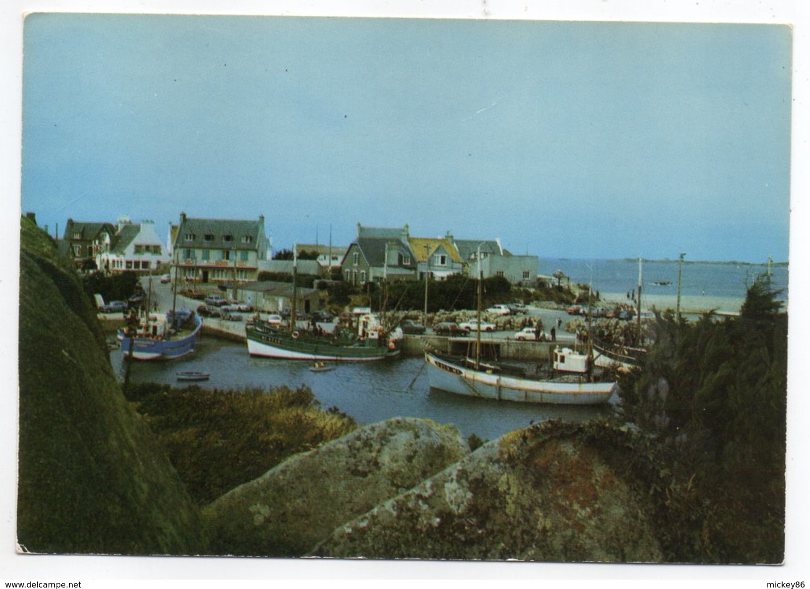 MOGUERIEC--Série  Ports Bretons.....Vue Générale (bateaux) Cpm N°8 éd Artaud  .... à Saisir - Autres & Non Classés