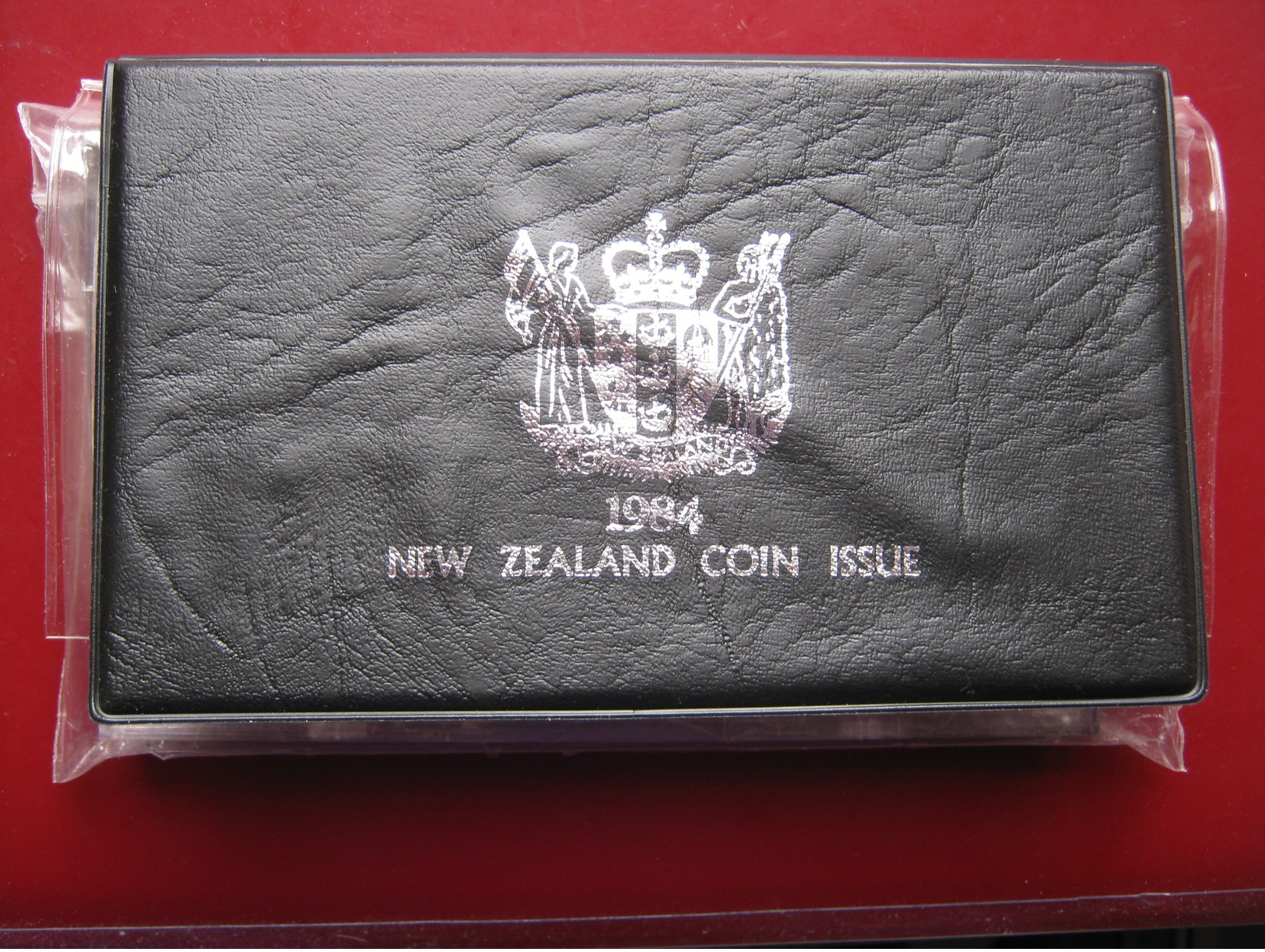 New Zealand 1984 Proof Coin Collection Set Cent - $1 Silver Dollar Black Robin By Royal Mint - New Zealand