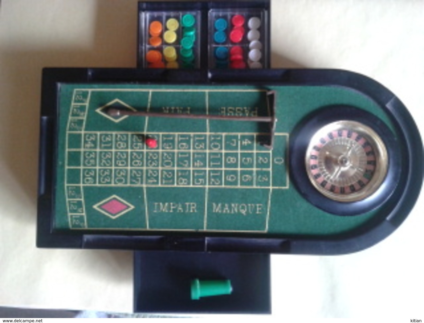 Mini Roulette De 23cm Sur 11 En Metal Et 2 Tiroirs Plastique. Avec Accessoires. 4 Billes+rateau +jetons Et Marque Point. - Casino