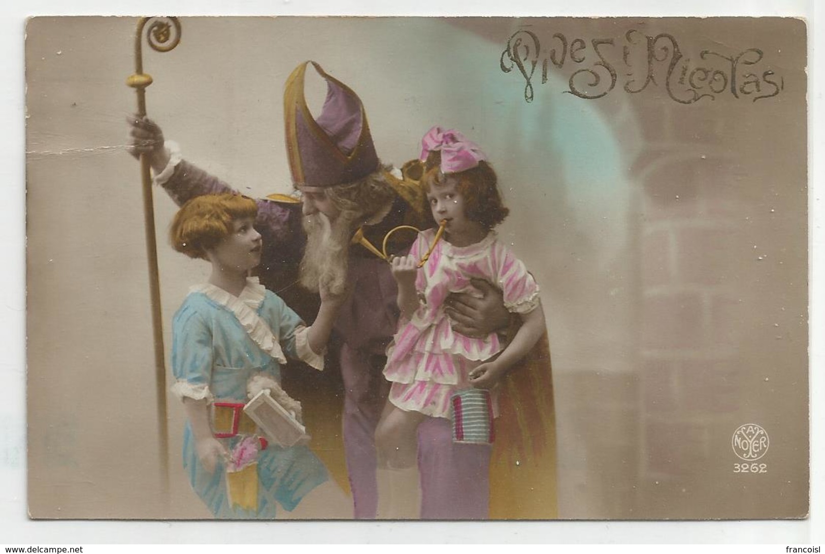 Saint Nicolas En Mauve, Mitre Et Crosse. Deux Petites Filles, Jouets. - Sinterklaas