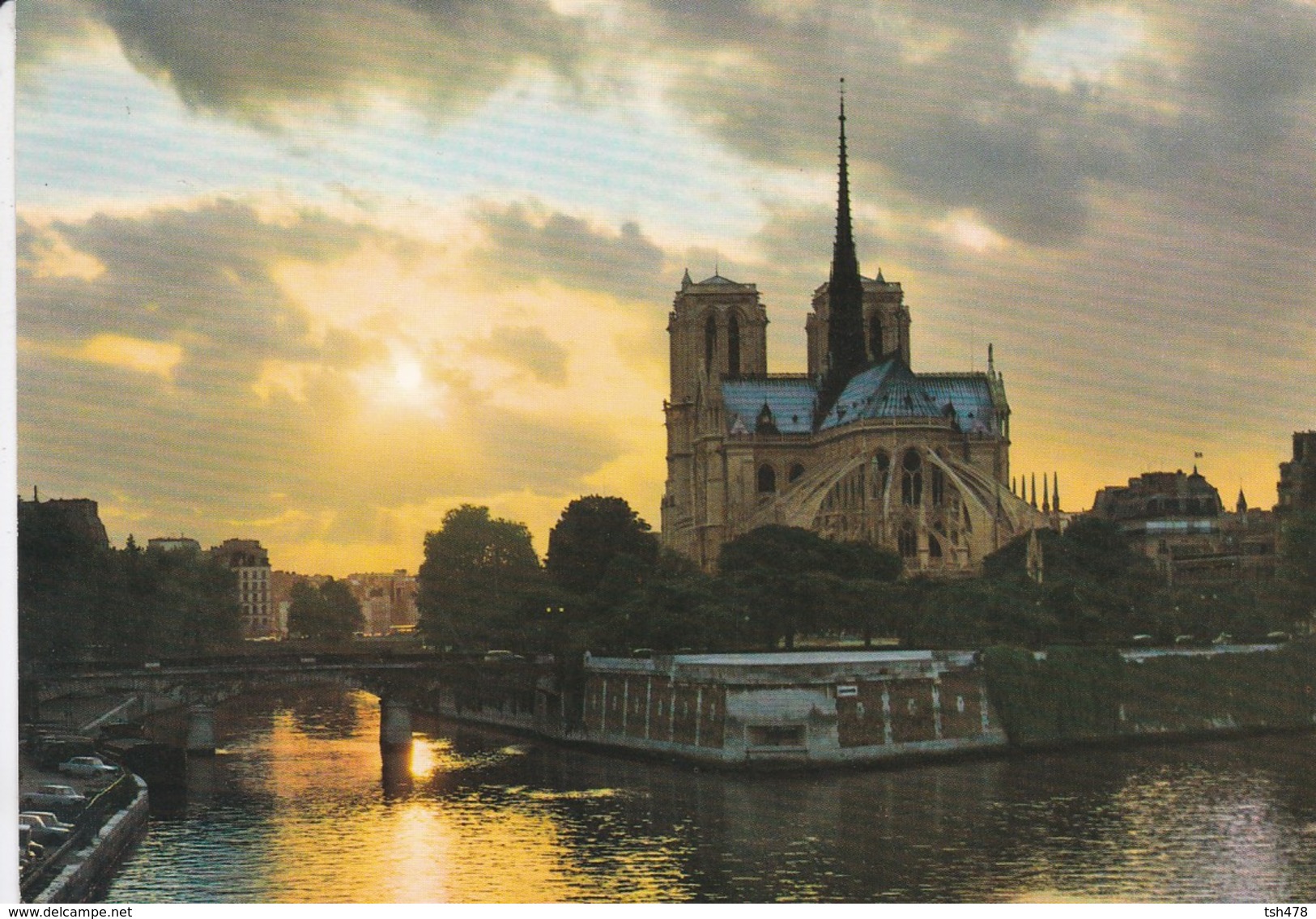 75----PARIS--crépuscule Sur Notre-dame---voir 2 Scans - Notre Dame De Paris