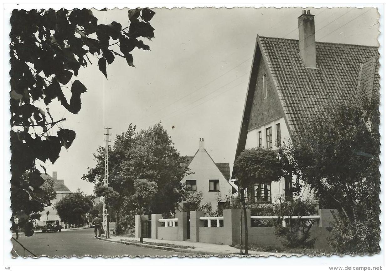 CPSM MIDDELKERKE, NORMANDLAAN, AVENUE NORMAND, AUTO VOITURE CITROEN TRACTION AU FOND A GAUCHE, BELGIQUE - Middelkerke