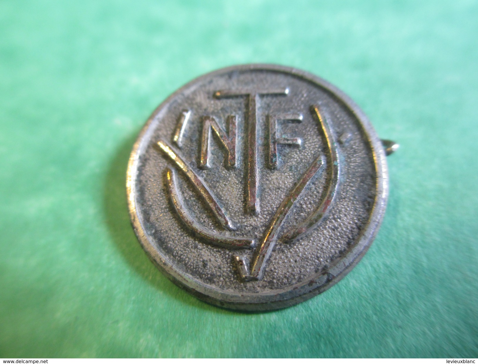 Insigne à épingle Pour Boutonnière/ UVNTF / Provenance à Déterminer/ Vers 1930        MED126 - Otros & Sin Clasificación