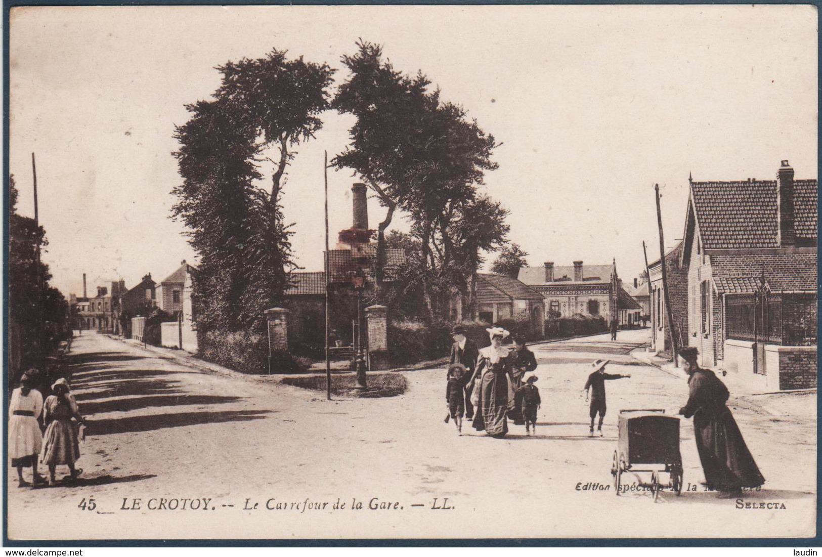 LE CROTOY , Le Carrefour De La Gare , Animée - Le Crotoy