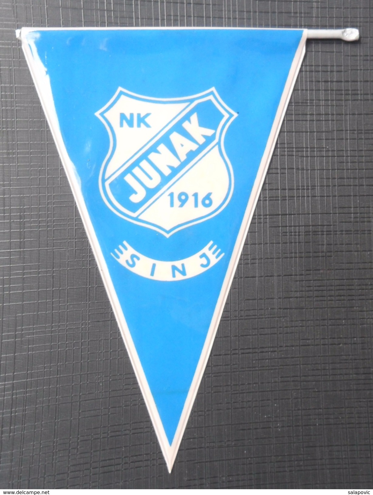 NK JUNAK SINJ, CROATIA FOOTBALL CLUB, CALCIO OLD PENNANT - Bekleidung, Souvenirs Und Sonstige