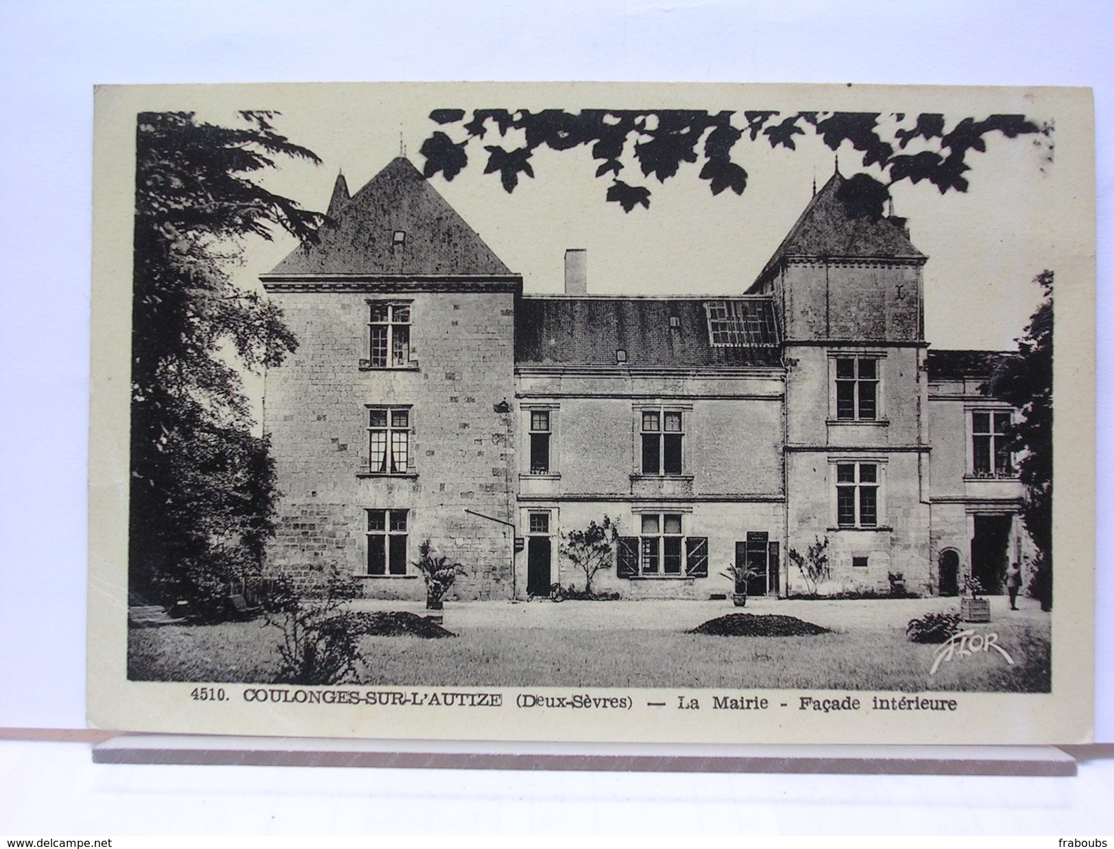 79 - COULONGES SUR L'AUTIZE - LA MAIRIE - FACADE INTERIEURE - Coulonges-sur-l'Autize