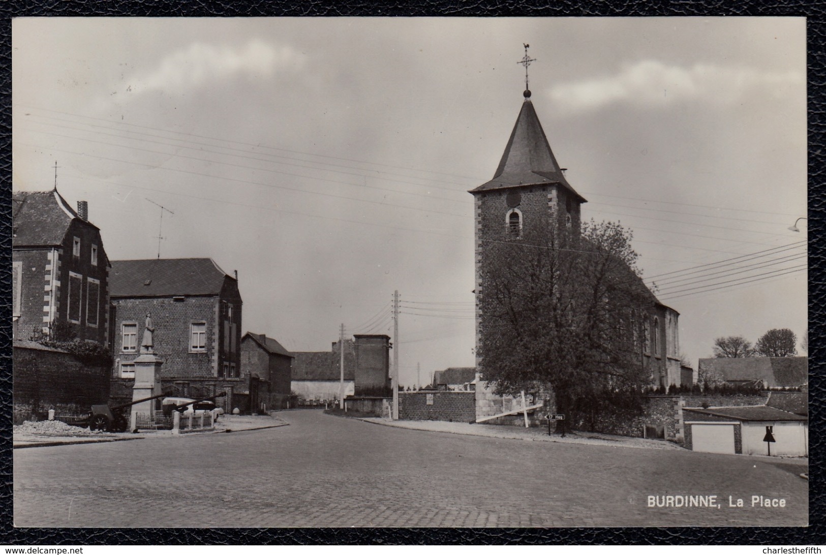 CARTE PHOTO ** BURDINNE - La Place ** - Burdinne