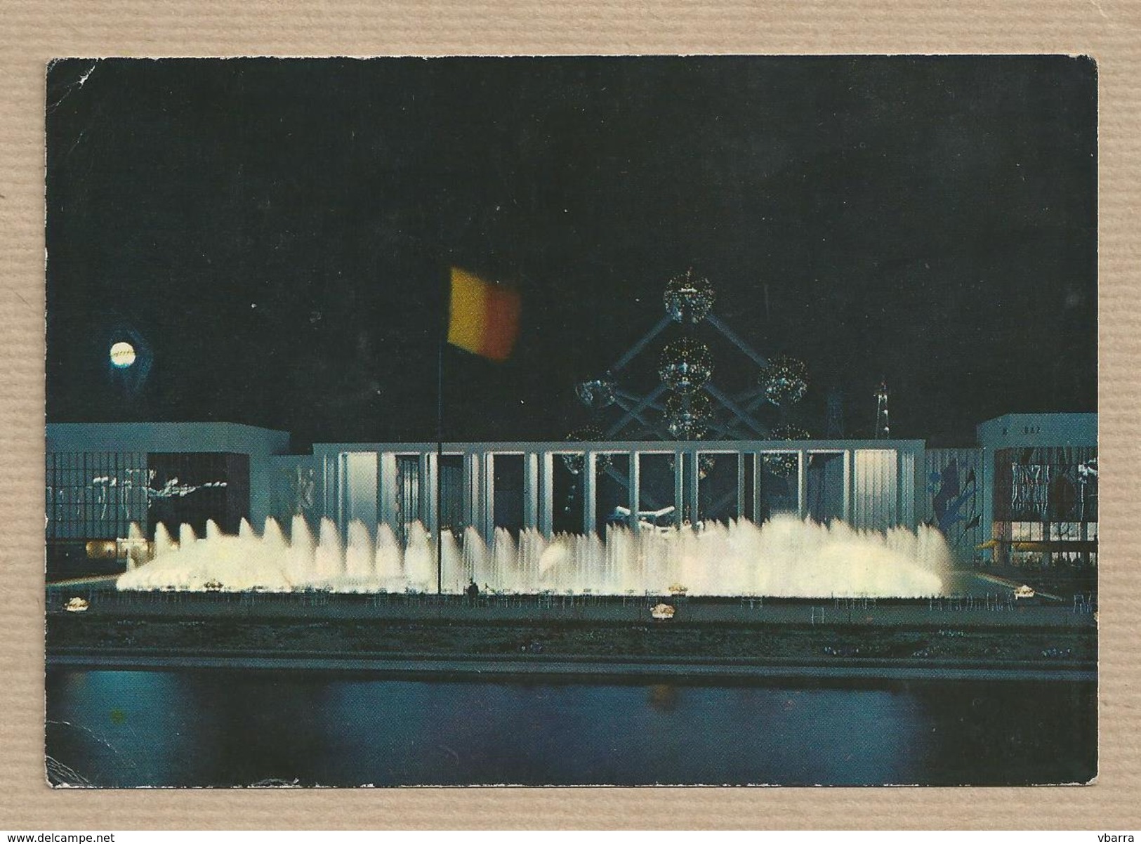 BELGIQUE Carte Postale. BRUXELLES / BRUSSEL / EXPO 1958 / PLACE DE BELGIQUE / ATOMIUM Timbre-poste Reine Juliana 20 C. - Mostre Universali
