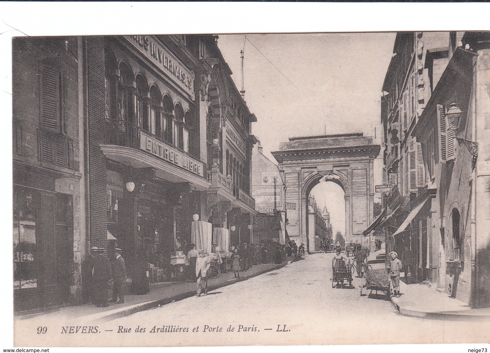 Carte Postale Ancienne De La Nièvre - Nevers - Rue Des Ardilières Et Porte De Paris - Nevers