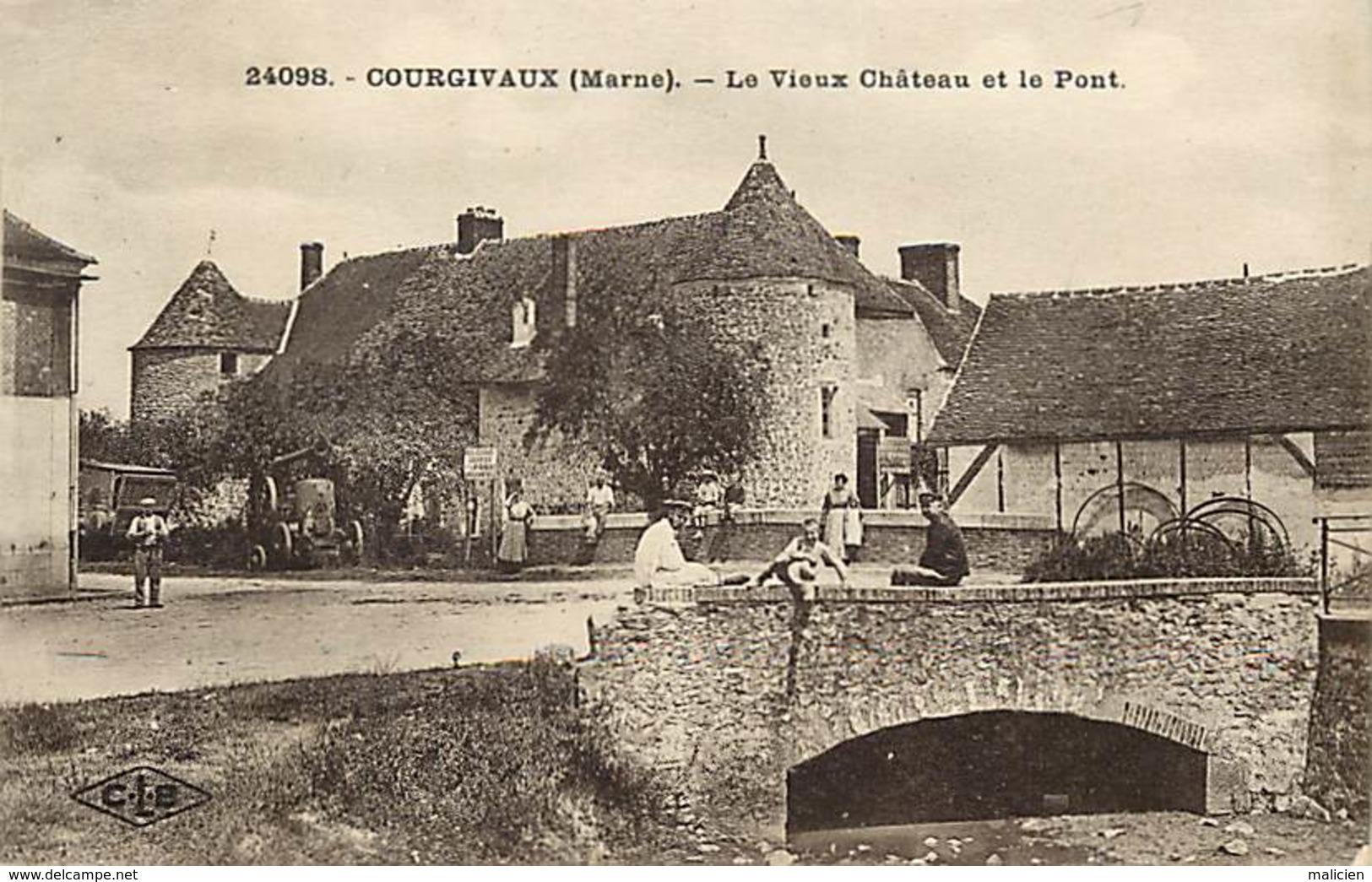 - Marne -ref-A602- Courgivaux - Vieux Chateau Et Pont - Chateaux - Arriere Plan Machine A Vapeur - Machines A Vapeur - - Autres & Non Classés