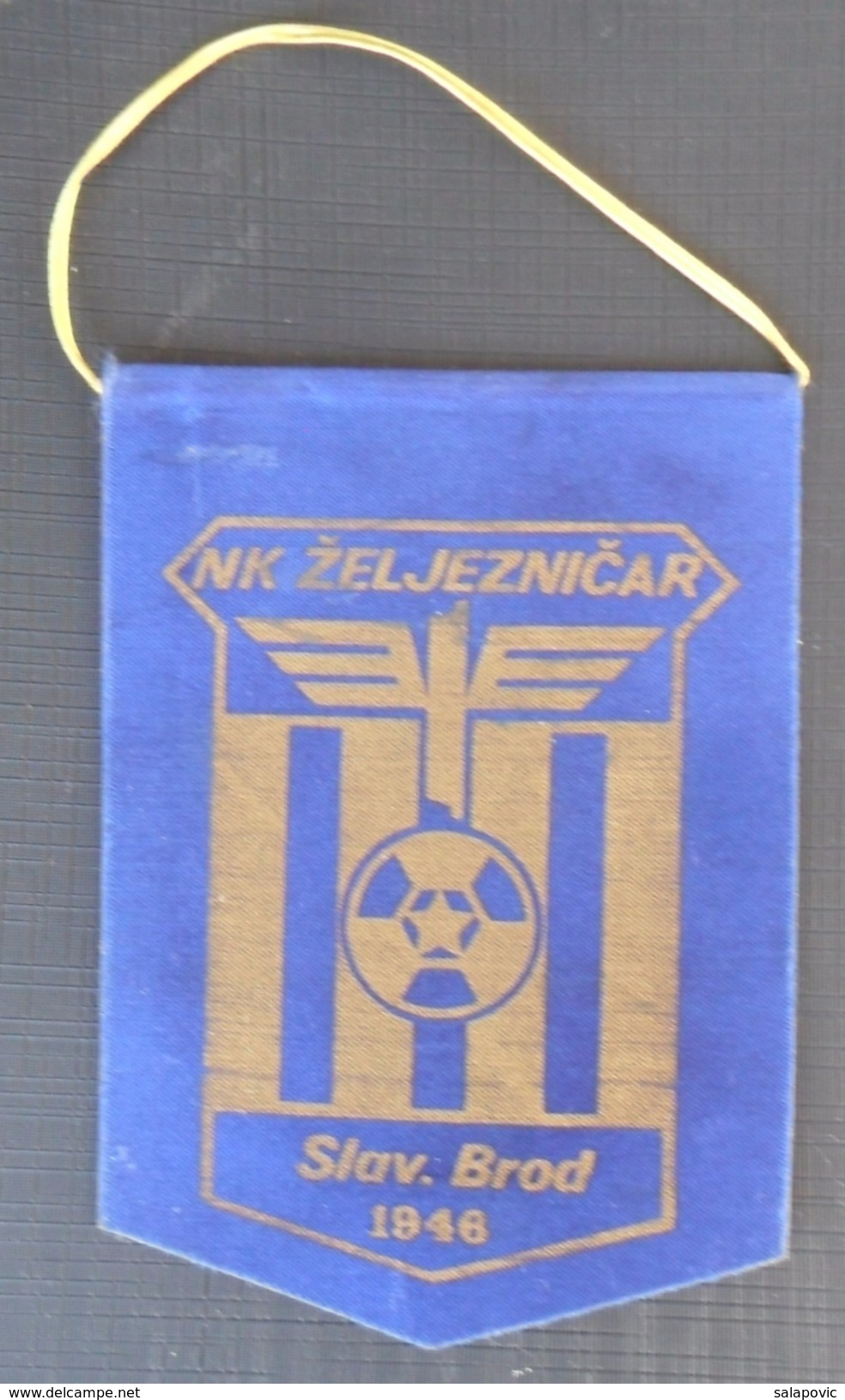 NK ZELJEZNICAR SLAVONSKI BROD, CROATIA, FOOTBALL CLUB, CALCIO OLD PENNANT - Uniformes Recordatorios & Misc