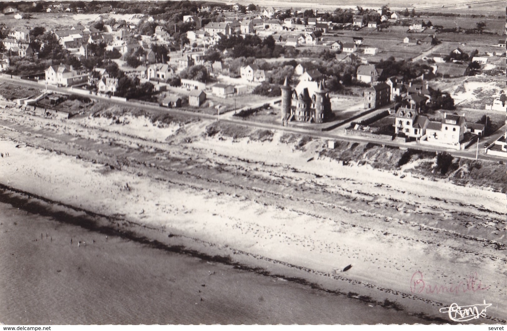 BARNEVILLE-sur-MER. - La Plage Et Les Villas. CPSM 9x14 RARE - Barneville