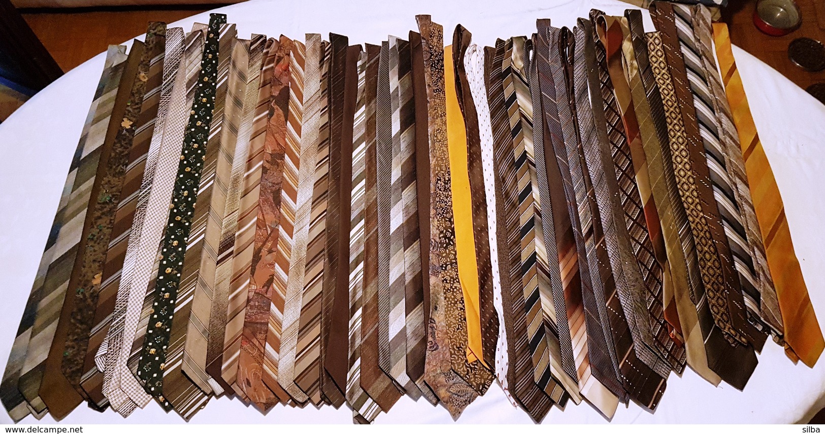 Tie / Ties / Cravat / Cravata / Kravate / Necktie / Cravates / Krawatte / 180 Pcs - Cravates