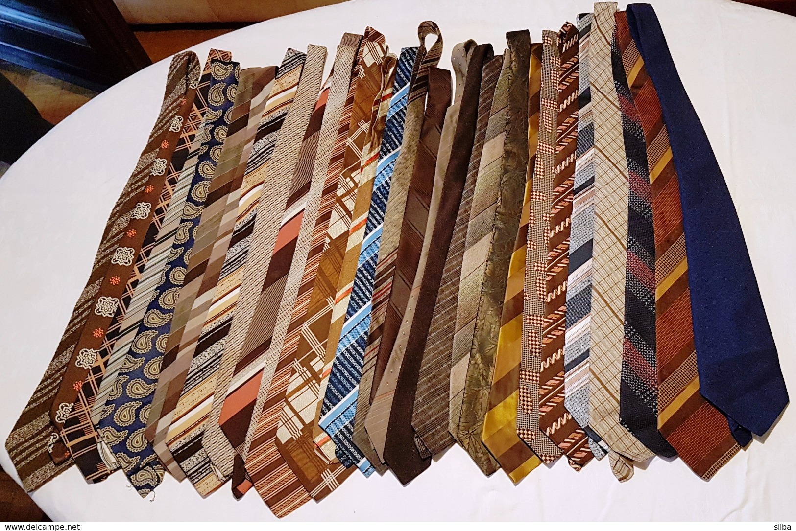 Tie / Ties / Cravat / Cravata / Kravate / Necktie / Cravates / Krawatte / 180 Pcs - Corbatas