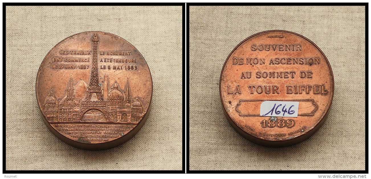Jeton "Souvenir De Mon Ascension Au Sommet De La Tour Eiffel 1889" En Cuivre, Diam.42, H.10mm. - TB - Postzegeldozen
