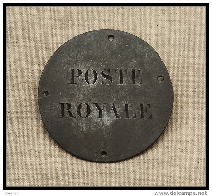 Plaque De Facteur. "Poste Royale", Mod&egrave;le De Facteur &agrave; Cheval, En Zinc, Diam.42mm. - TB - Postzegeldozen