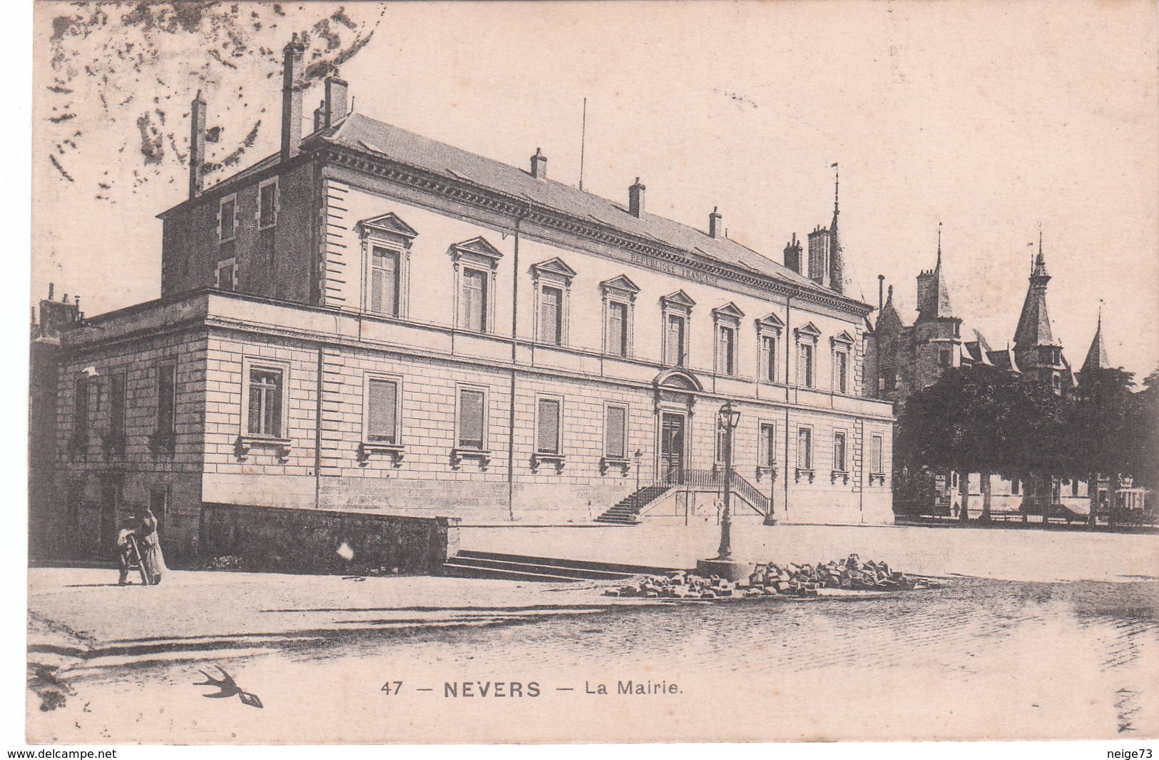 Carte Postale Ancienne De La Nièvre - Nevers - La Mairie - Cachet Au Dos - Nevers