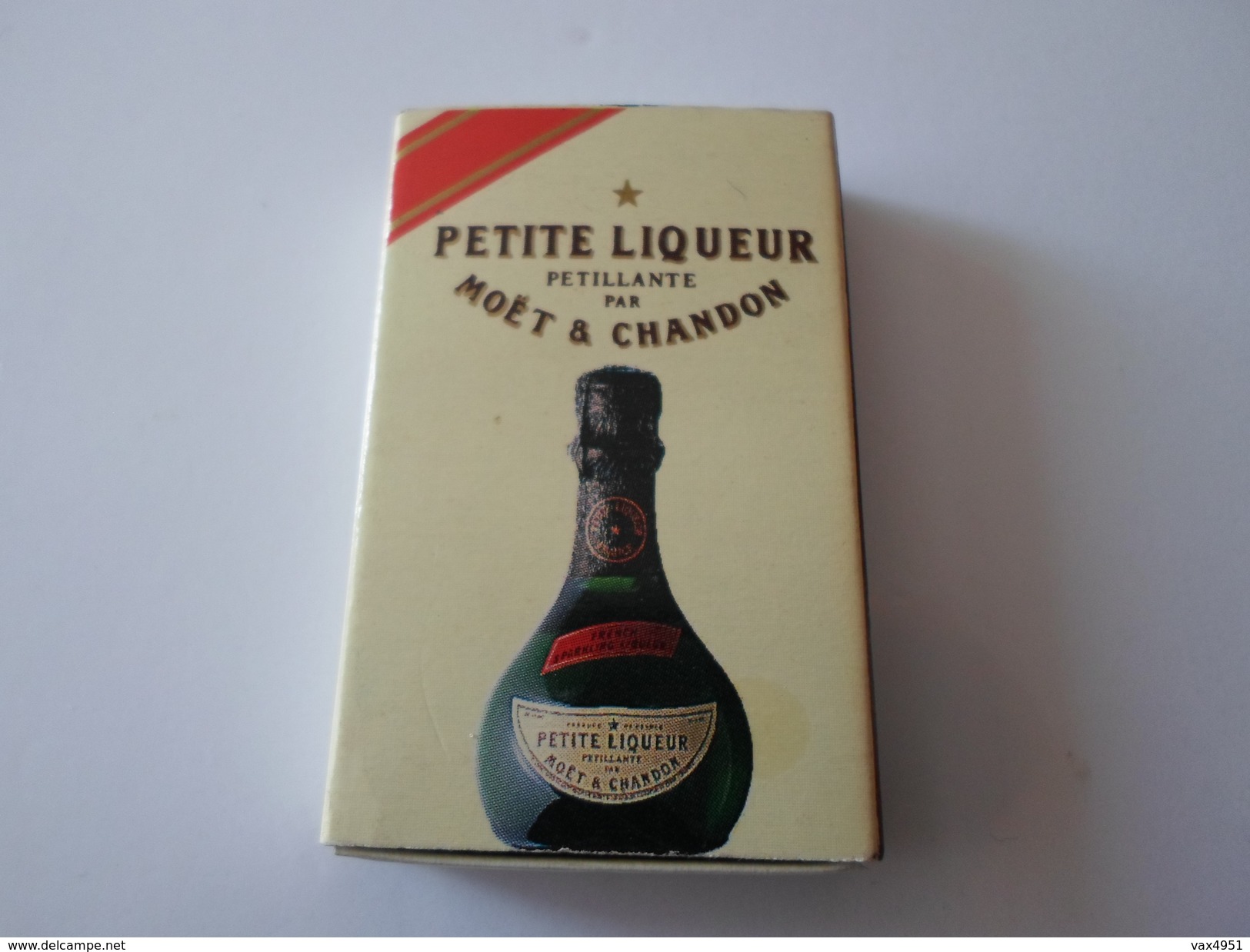 BOITE D ALLUMETTES CHAMPAGNE MOET & CHANDON   PETITE LIQUEUR  LANGUE ANGLAISE    ****   RARE A  SAISIR ******* - Boites D'allumettes