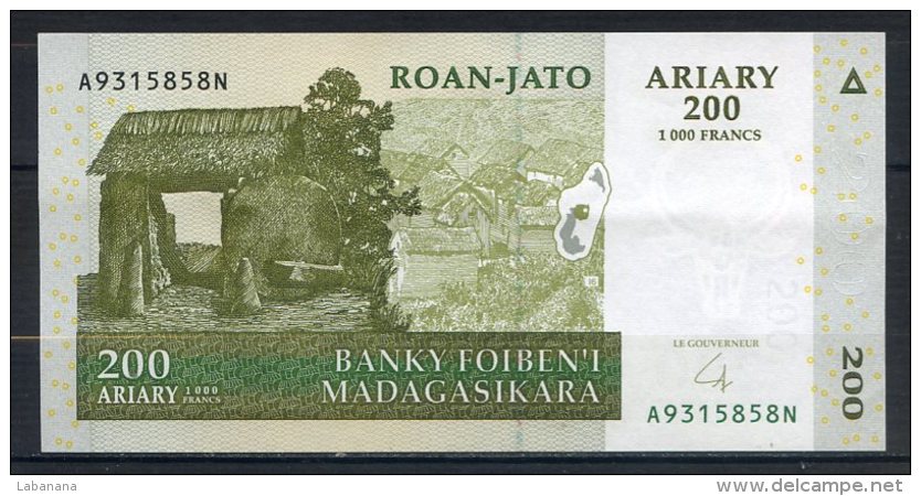 321-Madagascar lot de 7 billets neufs