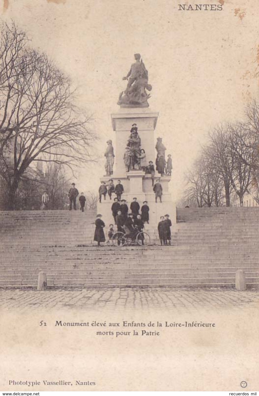 Nantes Monument Eleve Aux Enfants Morts Pour La Patrie - Nantes