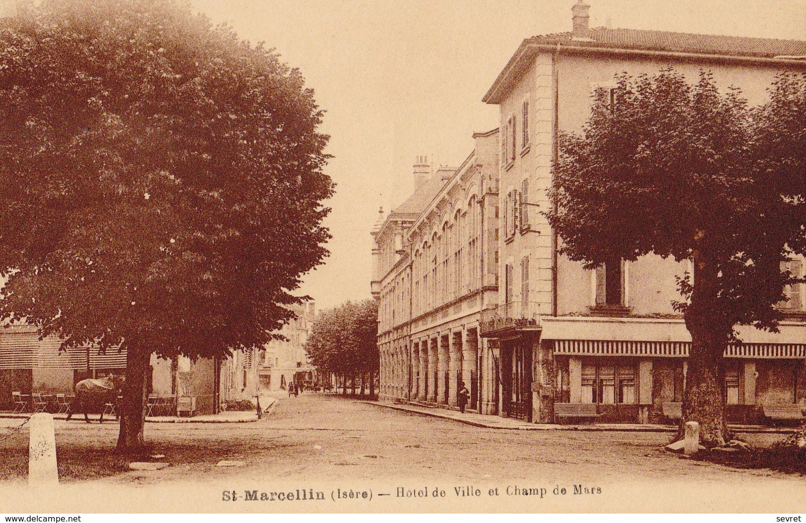 SAINT-MARCELLIN. - Hôtel De Ville Et Champ De Mars - Saint-Marcellin