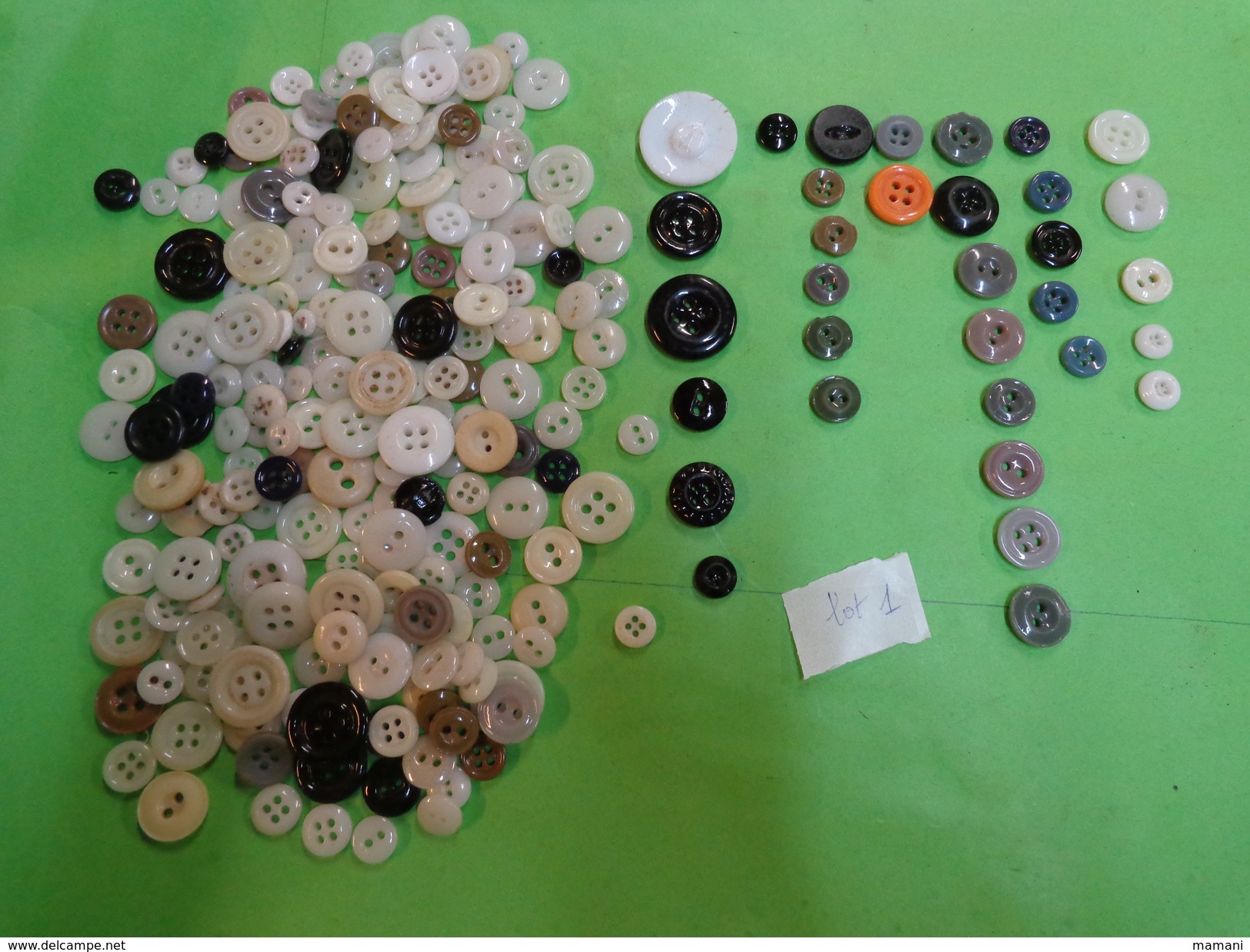 + De 200g De Boutons Ancien En Verre Lot 1 - Buttons