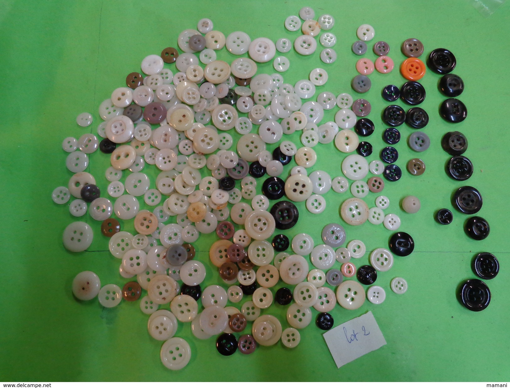 + De 220g De Boutons Ancien En Verre Lot 2 - Buttons