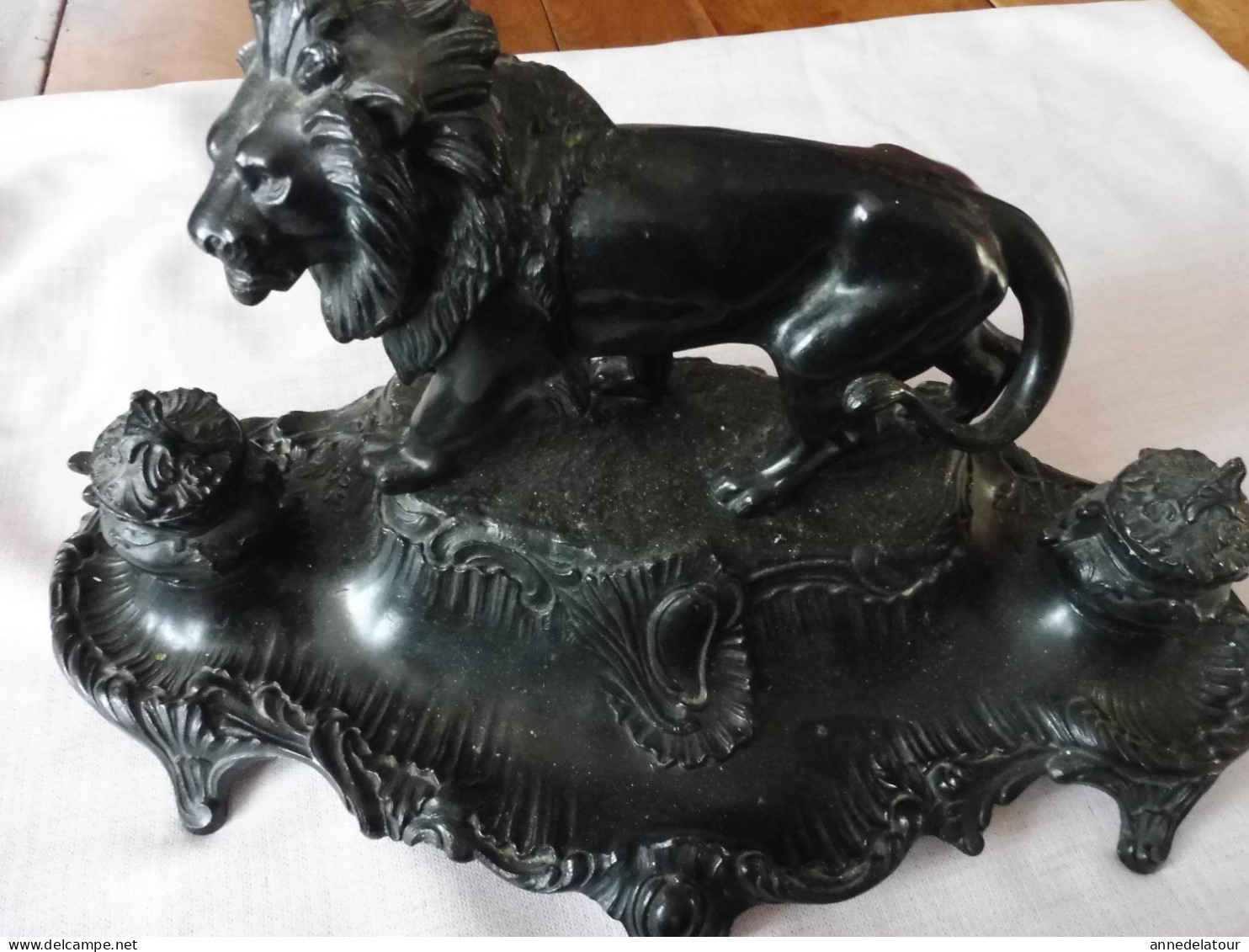 Encrier Ancien En Métal D'alliage,  Figuratif Animalier  LION , Signé A. Bossu , Poids 3kg680 (3.680g) - Inkwells