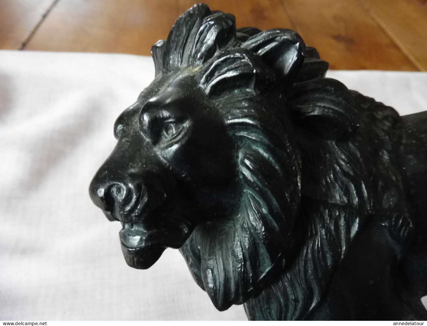 Encrier ancien en métal d'alliage,  figuratif animalier  LION , signé A. Bossu , Poids 3kg680 (3.680g)