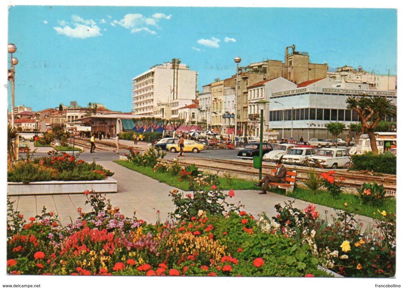 GRECE/GREECE/GRECIA - PATRAS / PATRASSO - RAILWAY-STATION/LA GARE / OLD CARS -VW KAFER - Grecia