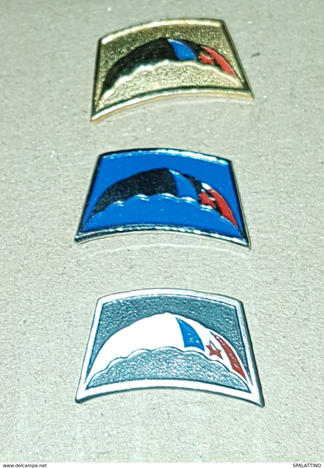 PARACHUTTING, YUGOSLAV ARMY, COMPLETE SET OF 3 RARE VINTAGE PINS - Paracaidismo