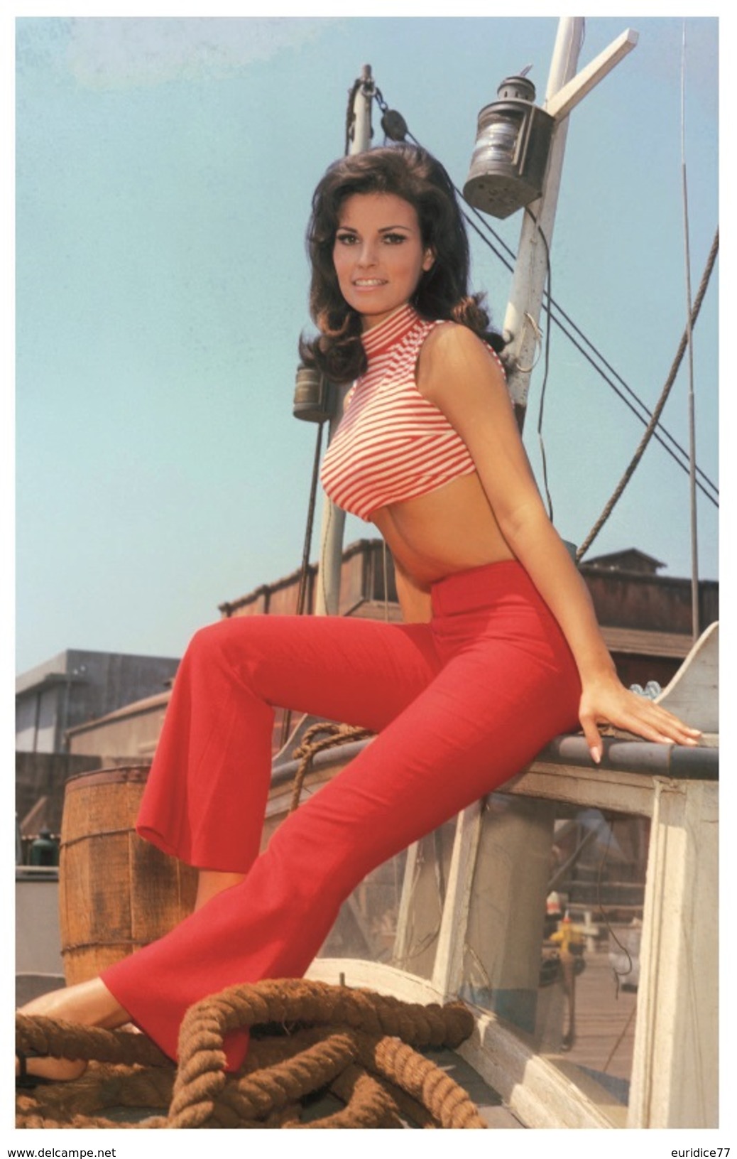 Sexy RAQUEL WELCH Actress PIN UP PHOTO Postcard - Publisher RWP 2003 (46) - Artistes