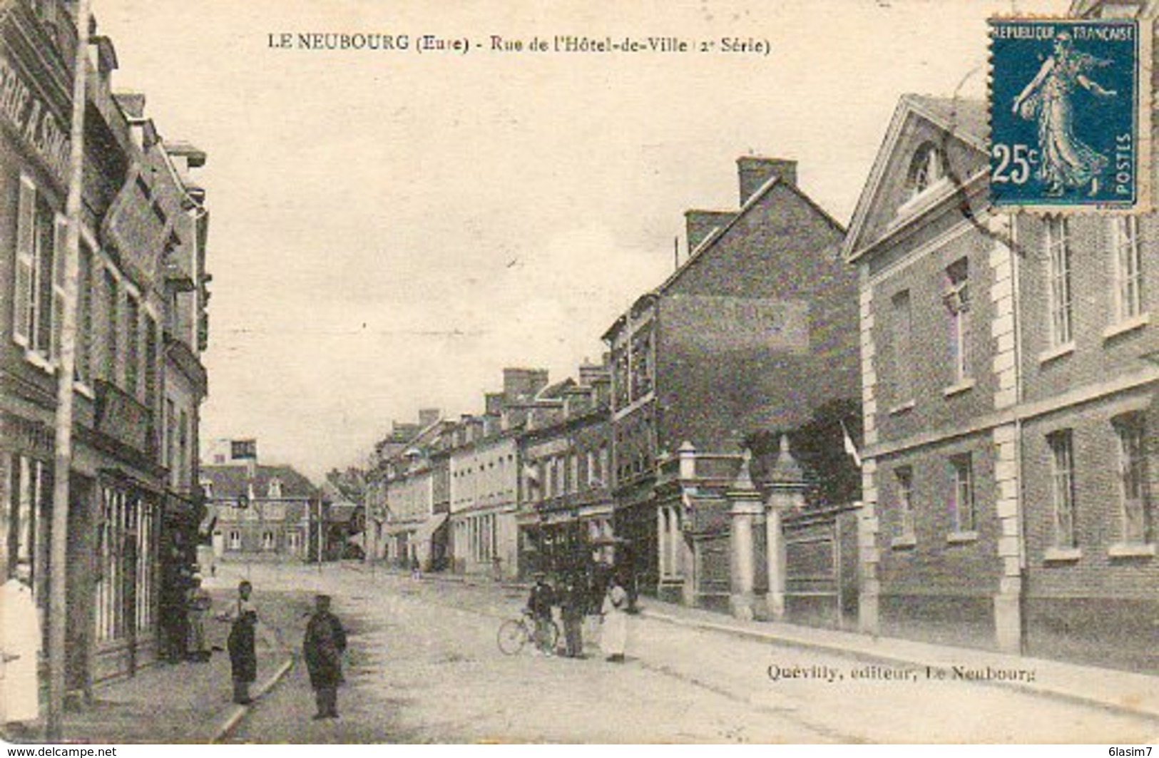 CPA - Le NEUBOURG (27) - Aspect De La Rue De L'Hôtel De Ville En 1920 - Le Neubourg