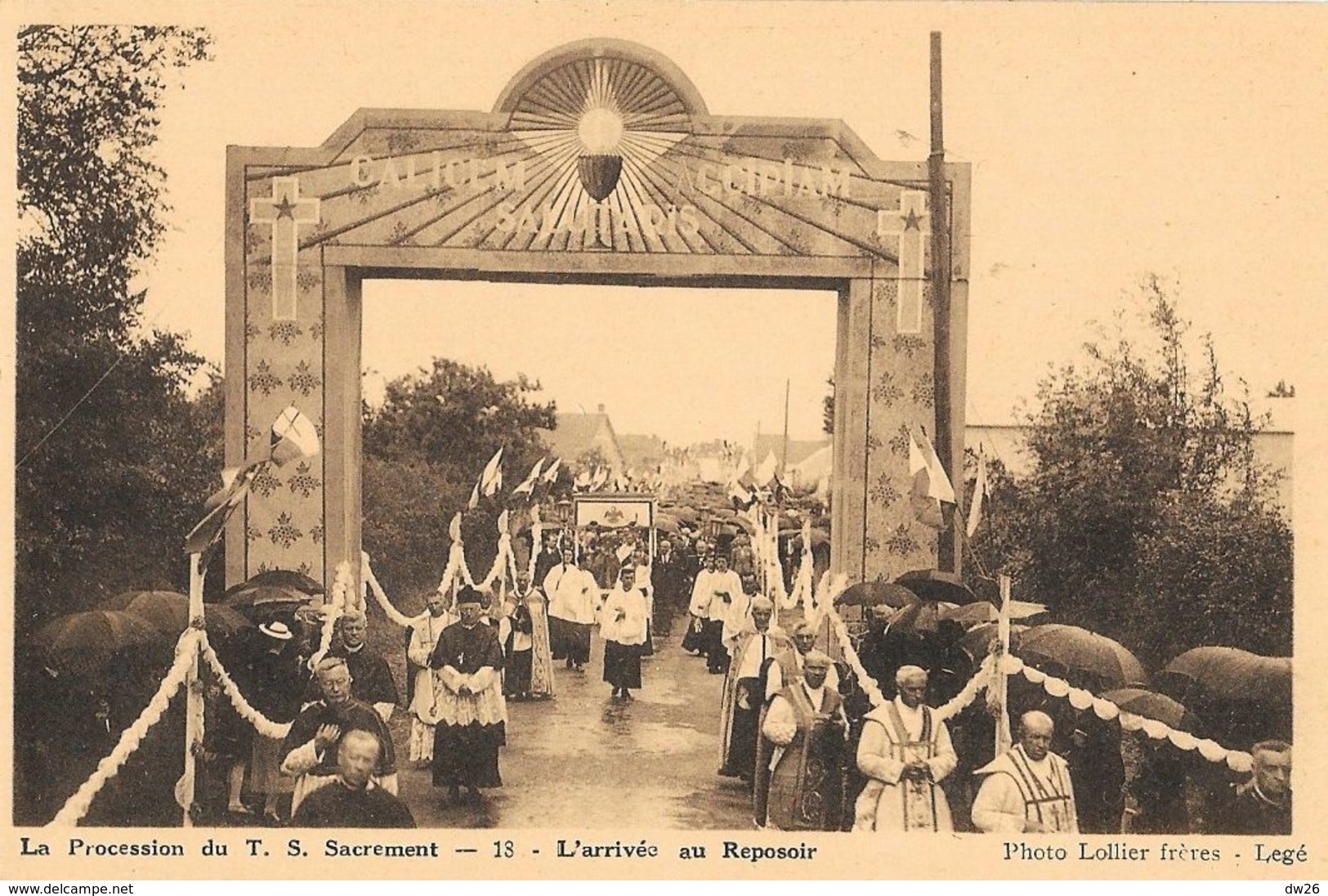 Les Sables D'Olonne, La Procession Du T.S. Sacrement, L'Arrivée Au Reposoir - Photo Lollier Frères, Legé - Altri & Non Classificati