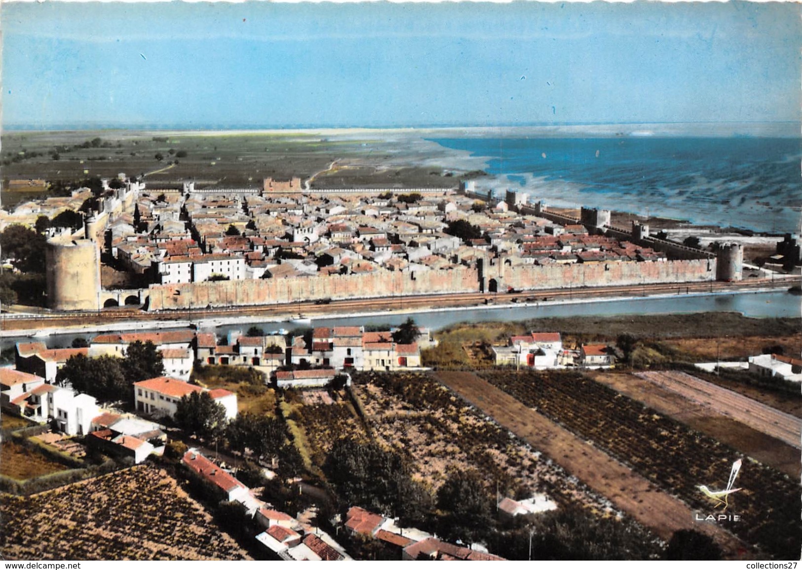 30-AIGUES-MORTES- VUE DU CIEL - Aigues-Mortes