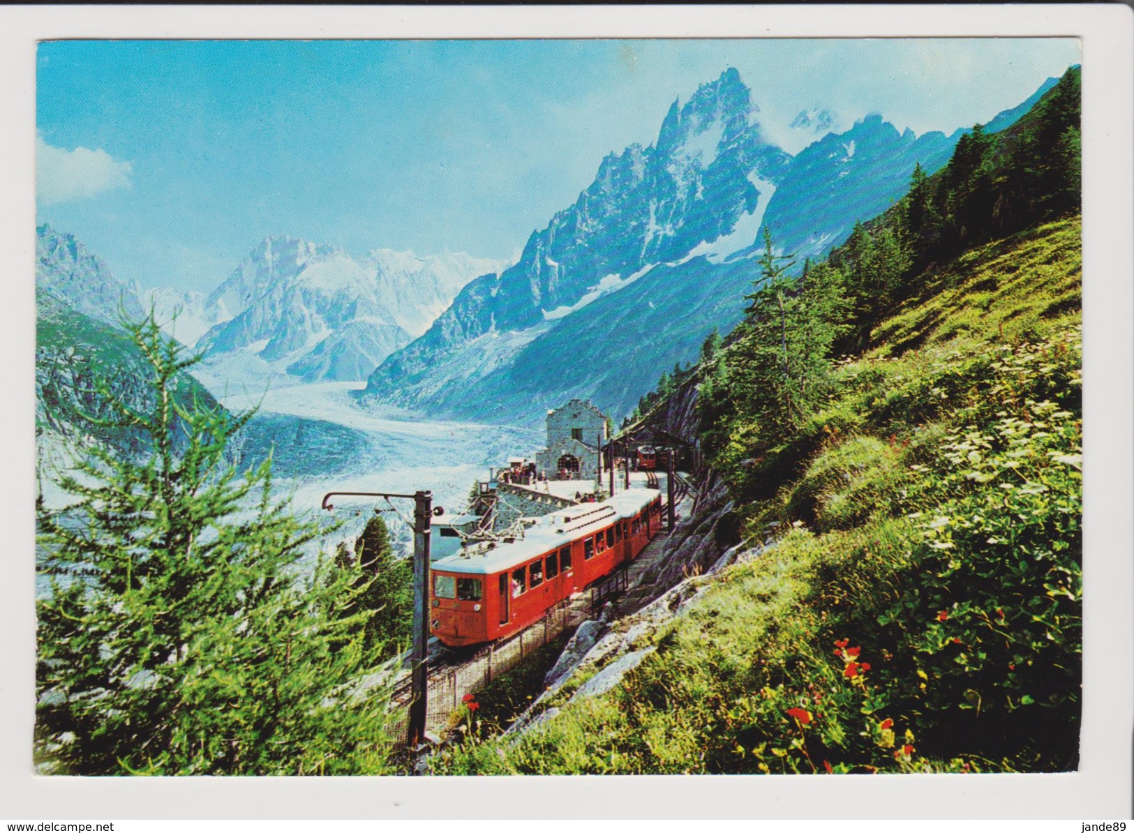 FRANCE - 74 CHAMONIX - MONT BLANC - La Gare Du Train Du Montenvers Devant La Mer De Glace Et Les Grandes Jorasses - Chamonix-Mont-Blanc