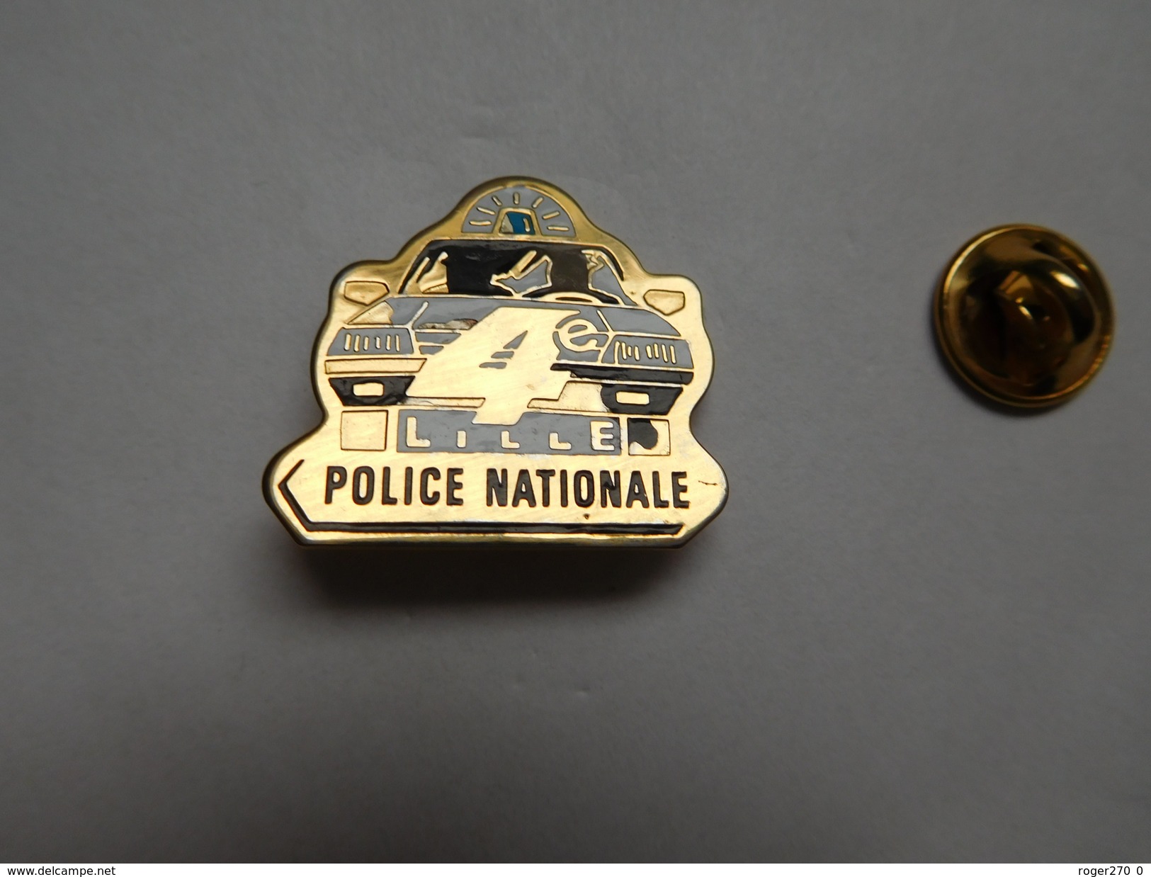 Beau Pin's  , Police Nationale , Lille 4e Section , Auto , Léger Manque De Peinture - Police