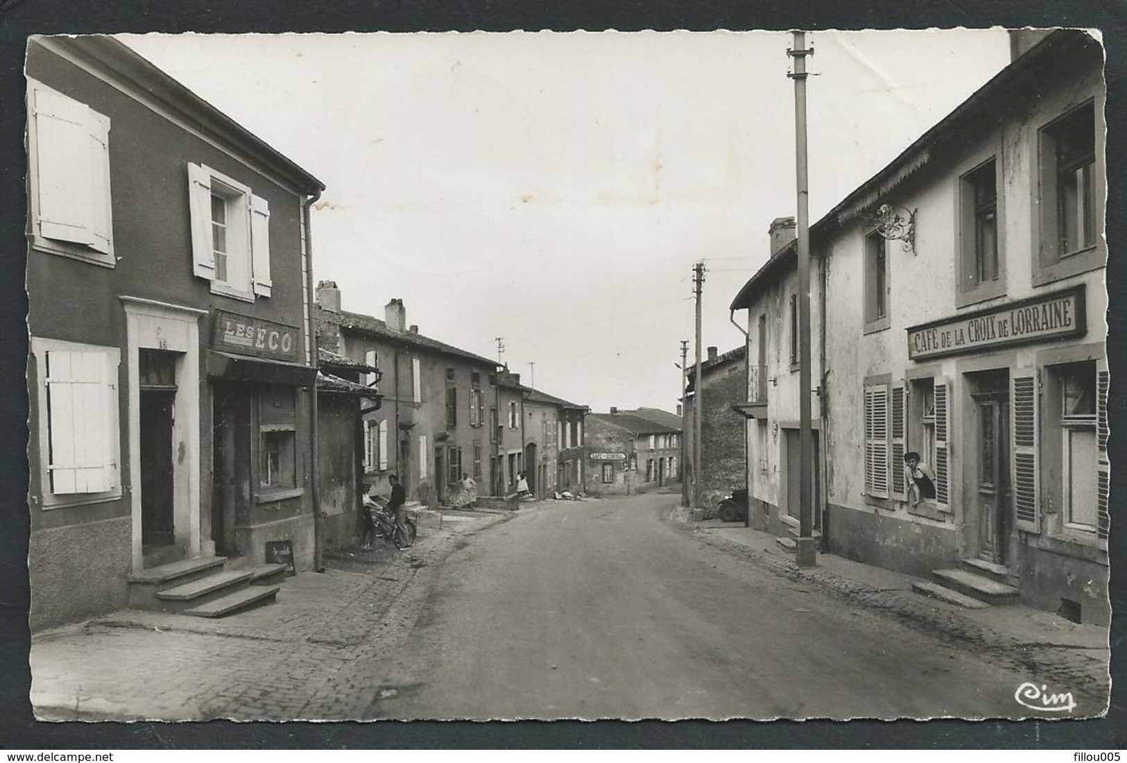 57 PIERREVILLERS ( MOSELLE ).  MAIZIERES- LES- METZ. CAFE DE LA CROIX DE LORRAINE.JEU DE QUILLES...C2204 - Autres & Non Classés