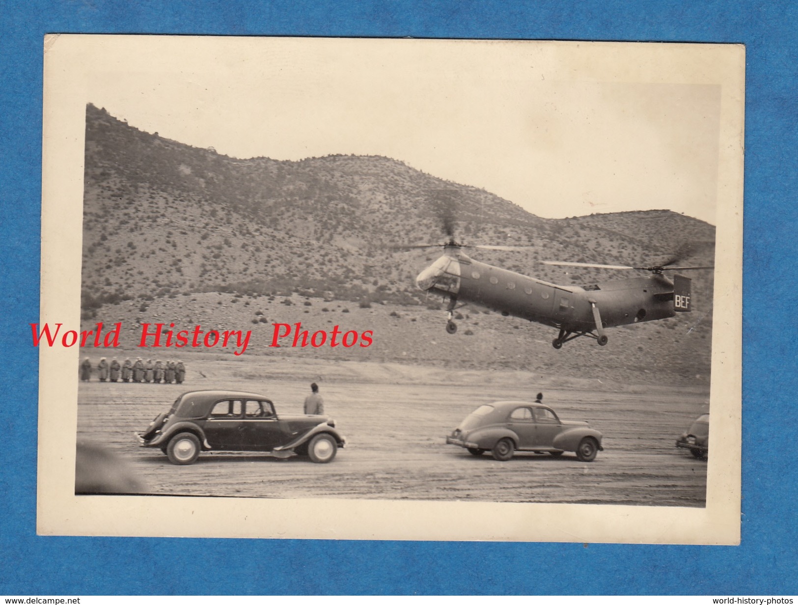 Photo Ancienne - ALGER , Algérie - Cérémonie Militaire - 1956 - Hélicoptère - Automobile Citroen Traction - Aviation - Guerre, Militaire